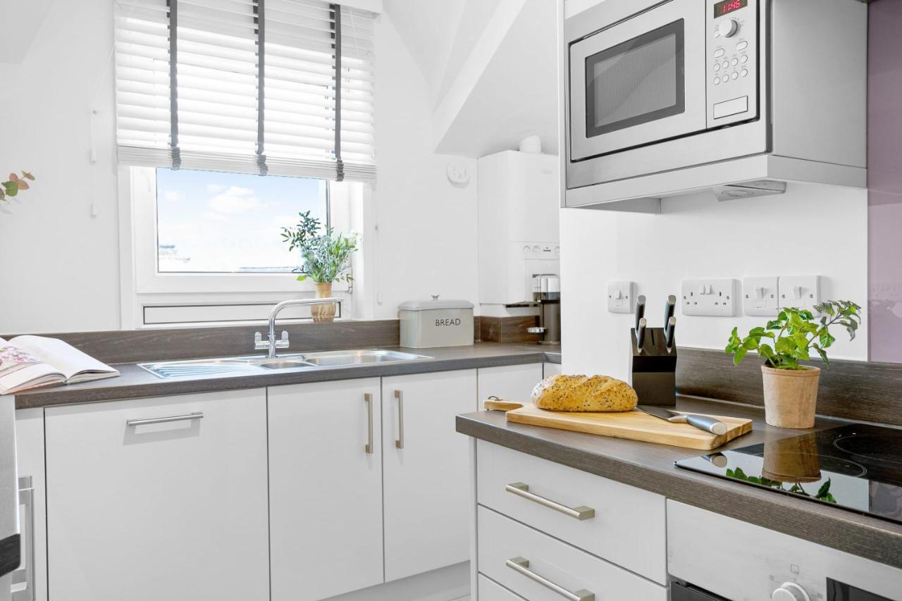 Wellswood Apartment - Sunny Apartment With Stunning Sea Views And Private Balcony Torquay Eksteriør billede