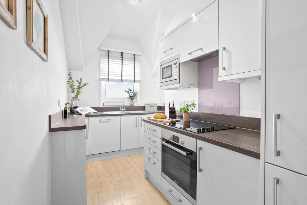 Wellswood Apartment - Sunny Apartment With Stunning Sea Views And Private Balcony Torquay Eksteriør billede
